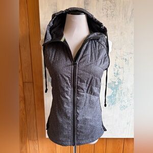 Smartwool Women’s Quilted Hooded Vest - Gray & Black Women’s Sz Med. Zip Pockets